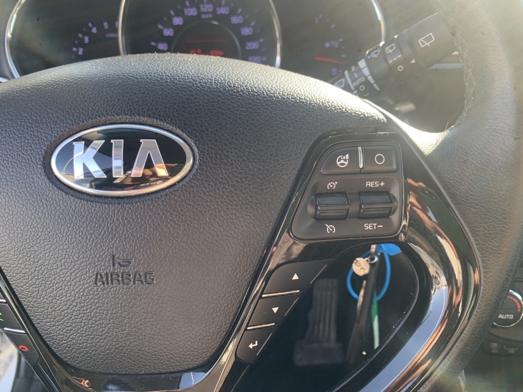 VEHICULO CON GOLPE DELANTERO IZQUIERDO AFECTANDO A MECANICA DE RUEDA LADO GOLPE Y GOLPE TRASERO LADO GOLPE,ARRANCA Y ANDA,AIRBGAS OK,EQUIPO MULTI MEDIA CON NAVEGACION Y CAMARA TRASERA,ENTRADA USB,VOLANTE MULTI FUNCION,TEMPOMAT,CLIMA.