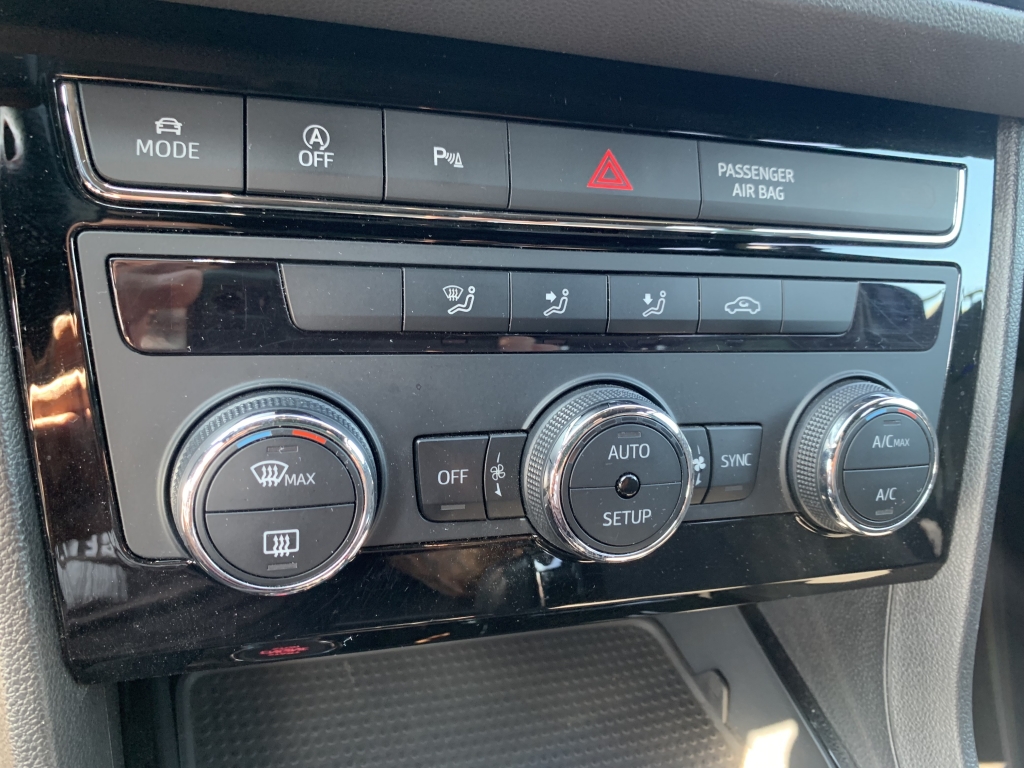 SEAT LEON FR 1.5 TFSI 150CV AUT SEAT LEON FR 1.5 TFSI 150CV AUT