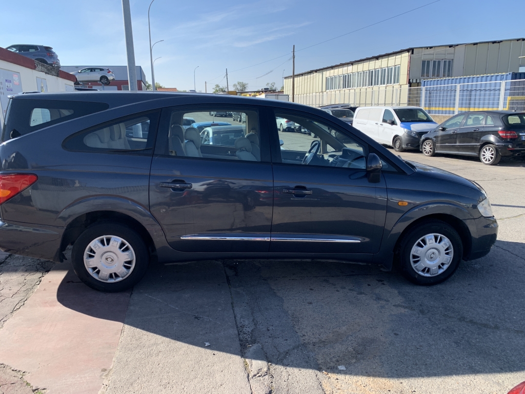 SSANGYONG RODIUS 2.7 D 165 CV 7 PLAZAS