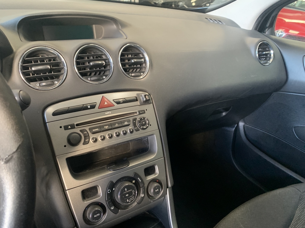 PEUGEOT 308 SW 1.6 HDI 110CV 7 PLAZAS PEUGEOT 308 SW 1.6 HDI 110CV 7 PLAZAS