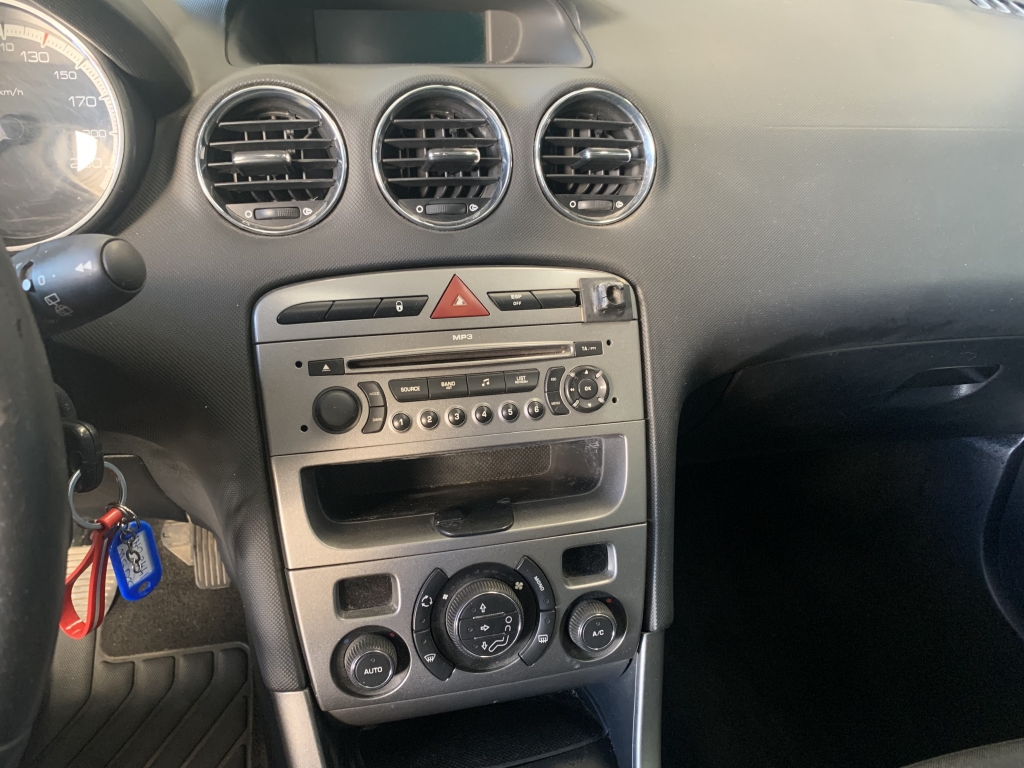 PEUGEOT 308 SW 1.6 HDI 110CV 7 PLAZAS PEUGEOT 308 SW 1.6 HDI 110CV 7 PLAZAS