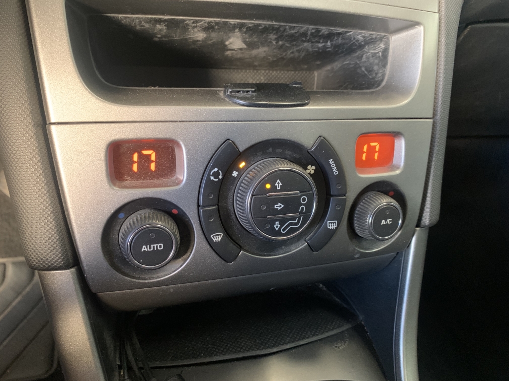 PEUGEOT 308 SW 1.6 HDI 110CV 7 PLAZAS PEUGEOT 308 SW 1.6 HDI 110CV 7 PLAZAS