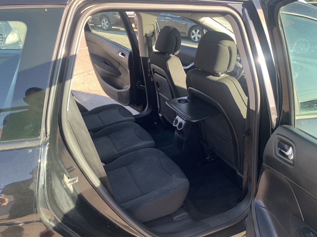 PEUGEOT 308 SW 1.6 HDI 110CV 7 PLAZAS PEUGEOT 308 SW 1.6 HDI 110CV 7 PLAZAS