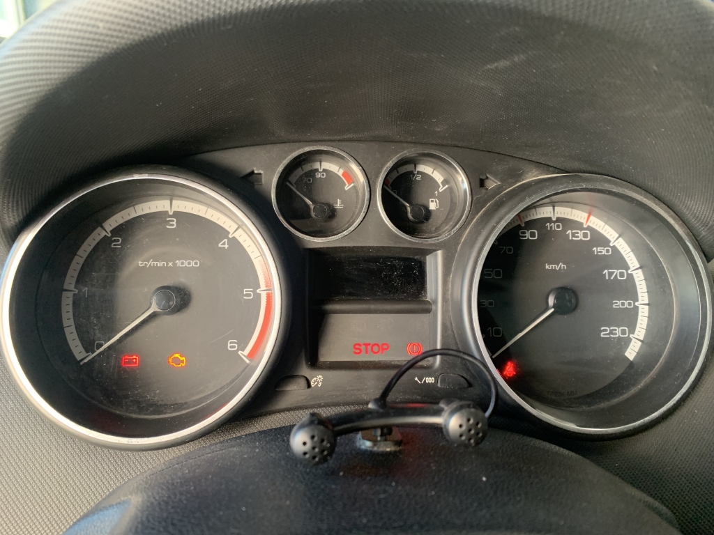 PEUGEOT 308 SW 1.6 HDI 110CV 7 PLAZAS PEUGEOT 308 SW 1.6 HDI 110CV 7 PLAZAS