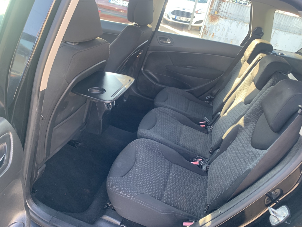 PEUGEOT 308 SW 1.6 HDI 110CV 7 PLAZAS PEUGEOT 308 SW 1.6 HDI 110CV 7 PLAZAS