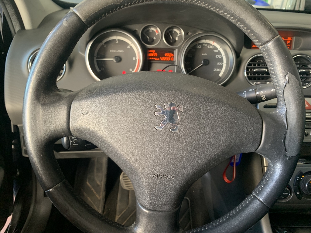 PEUGEOT 308 SW 1.6 HDI 110CV 7 PLAZAS PEUGEOT 308 SW 1.6 HDI 110CV 7 PLAZAS