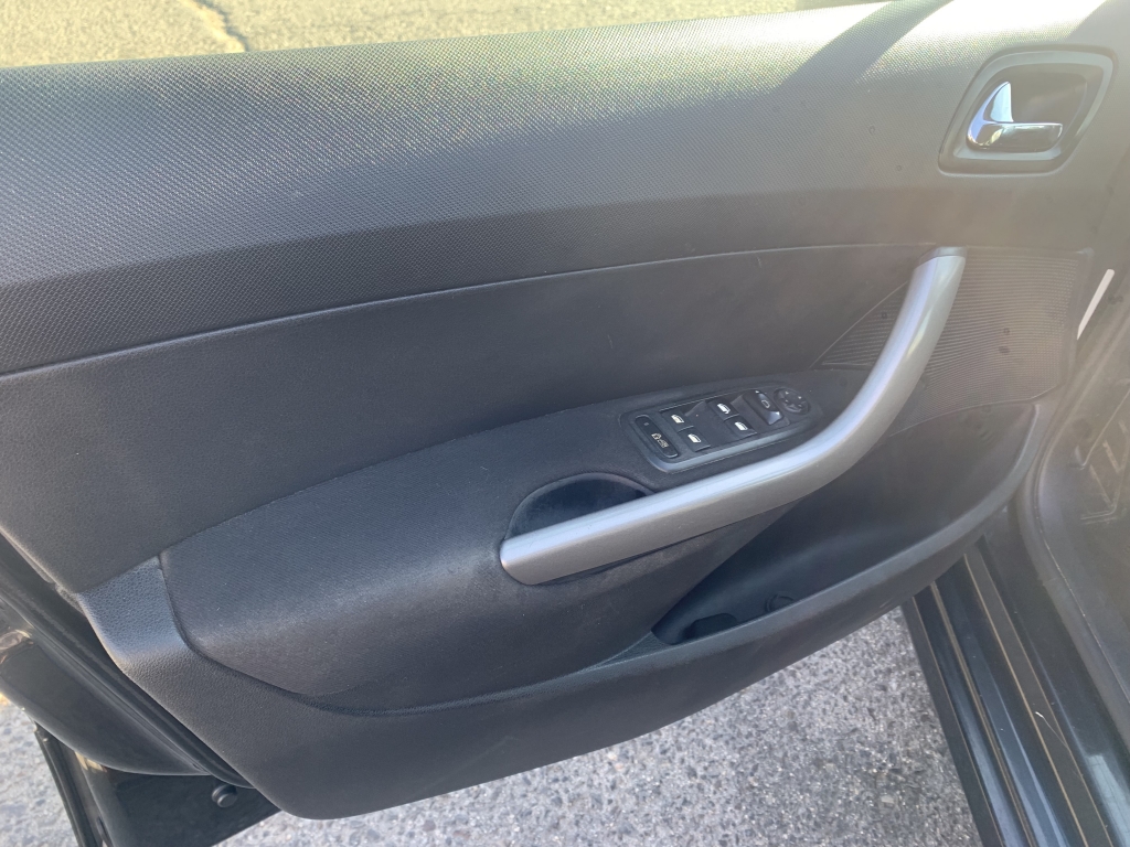 PEUGEOT 308 SW 1.6 HDI 110CV 7 PLAZAS PEUGEOT 308 SW 1.6 HDI 110CV 7 PLAZAS