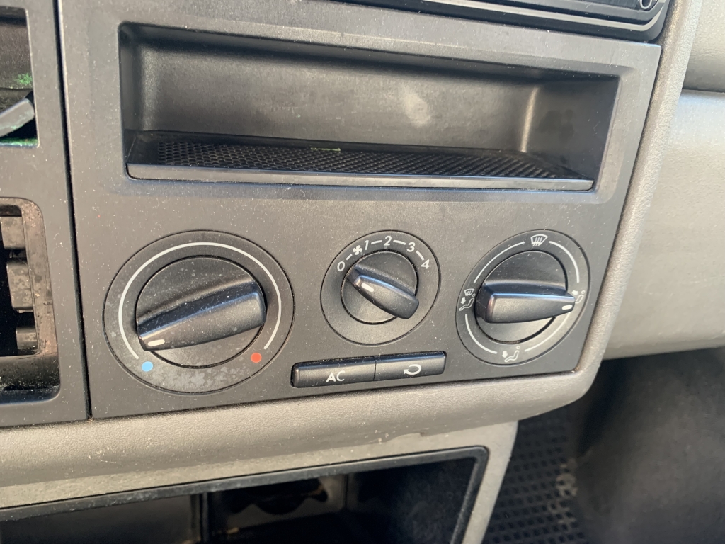 VOLKSWAGEN TRANSPORTER 2.5 TDI 102CV 8 PLAZAS