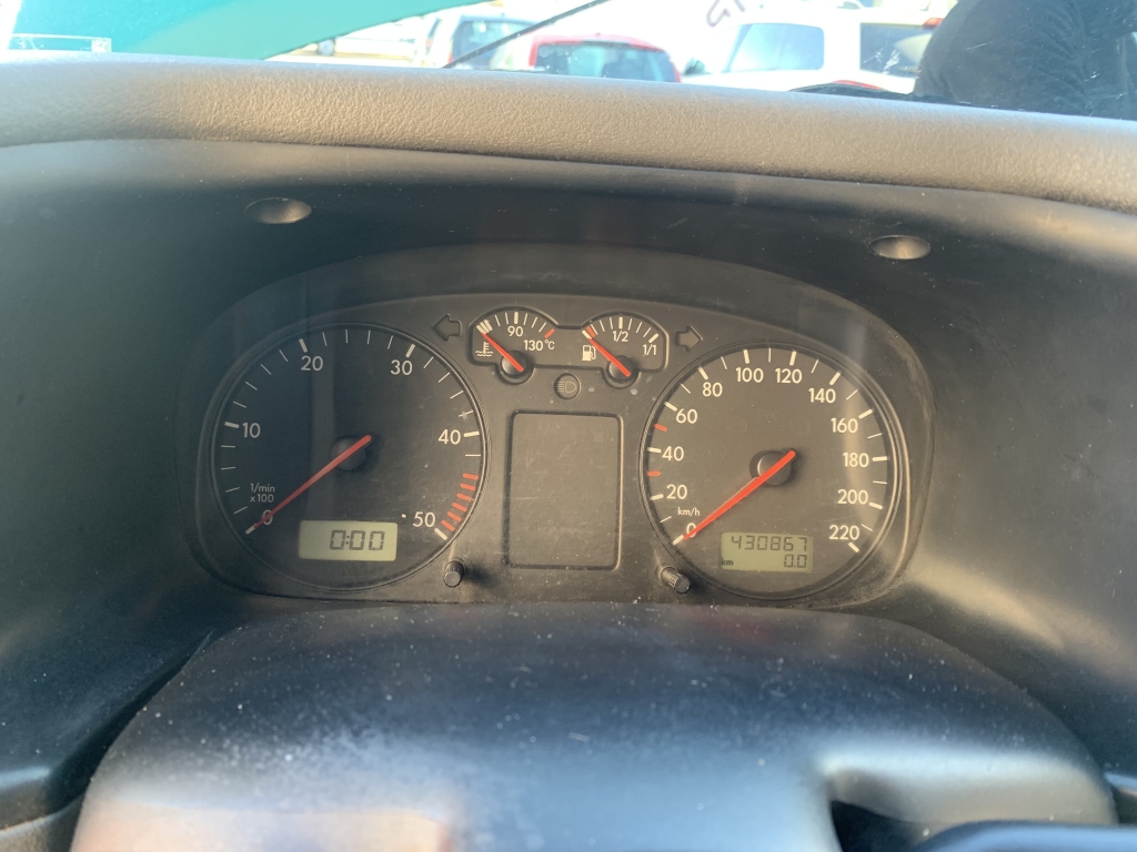 VOLKSWAGEN TRANSPORTER 2.5 TDI 102CV 8 PLAZAS