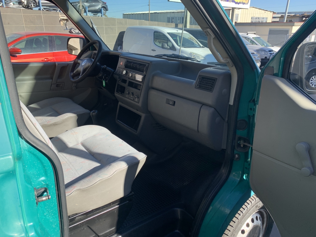 VOLKSWAGEN TRANSPORTER 2.5 TDI 102CV 8 PLAZAS