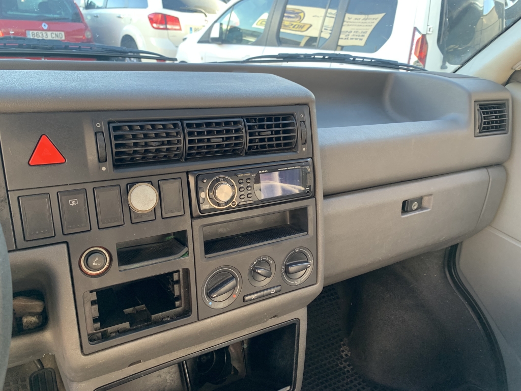 VOLKSWAGEN TRANSPORTER 2.5 TDI 102CV 8 PLAZAS
