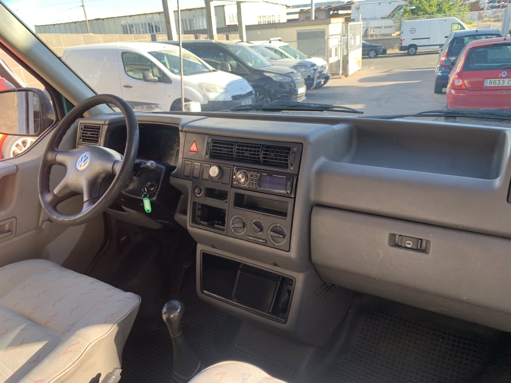 VOLKSWAGEN TRANSPORTER 2.5 TDI 102CV 8 PLAZAS