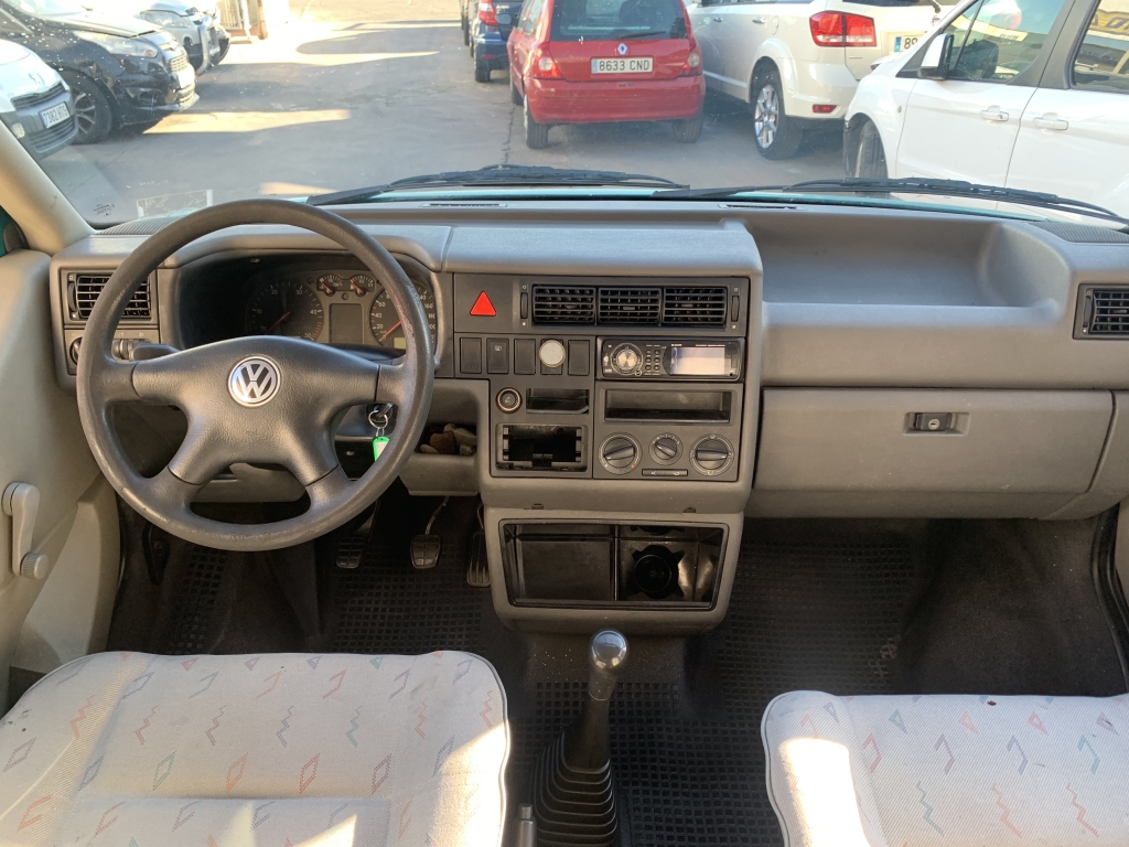 VOLKSWAGEN TRANSPORTER 2.5 TDI 102CV 8 PLAZAS