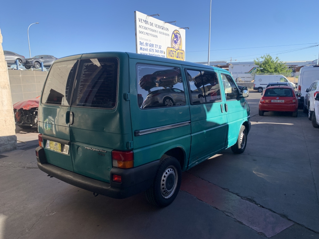 VOLKSWAGEN TRANSPORTER 2.5 TDI 102CV 8 PLAZAS