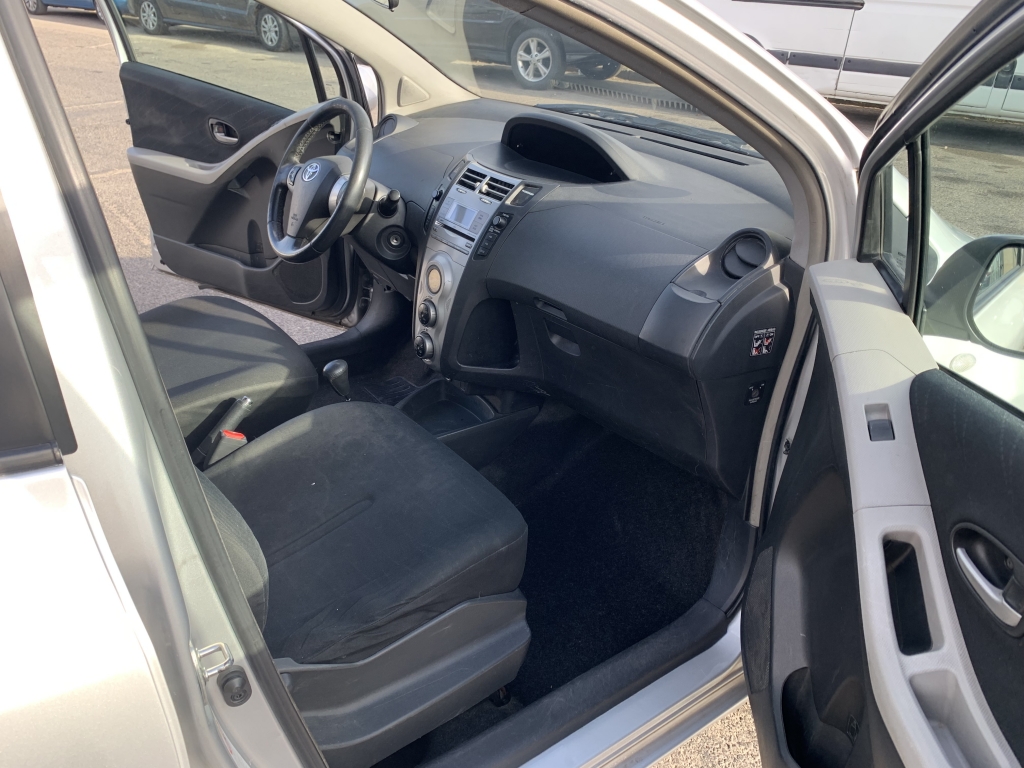 TOYOTA YARIS 1.4 D4D 90CV AUT TOYOTA YARIS 1.4 D4D 90CV AUT