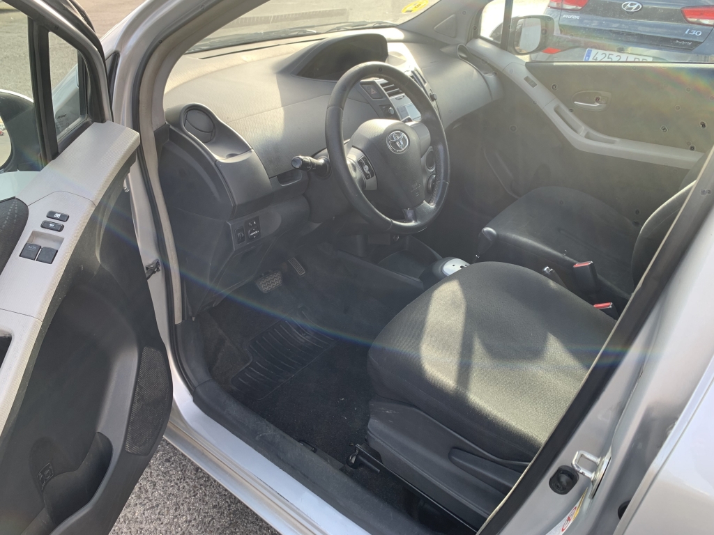 TOYOTA YARIS 1.4 D4D 90CV AUT TOYOTA YARIS 1.4 D4D 90CV AUT