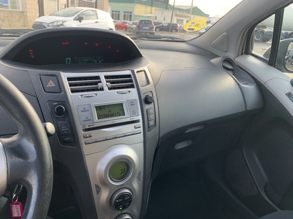 TOYOTA YARIS 1.4 D4D 90CV AUT TOYOTA YARIS 1.4 D4D 90CV AUT