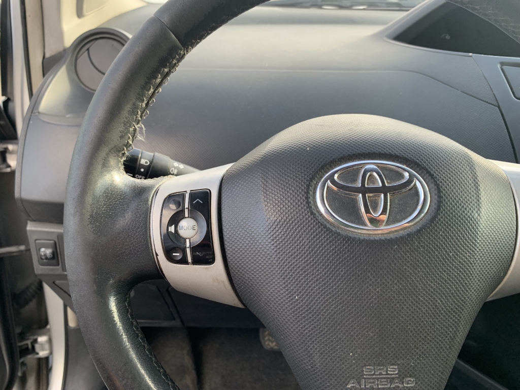 TOYOTA YARIS 1.4 D4D 90CV AUT TOYOTA YARIS 1.4 D4D 90CV AUT