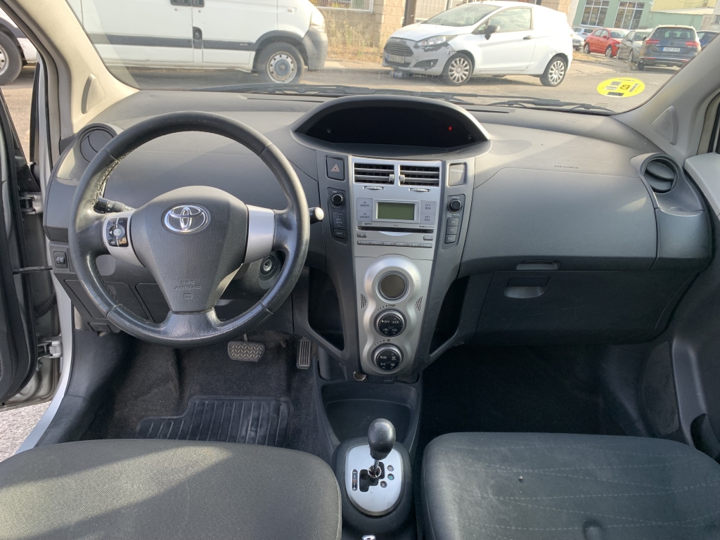 TOYOTA YARIS 1.4 D4D 90CV AUT TOYOTA YARIS 1.4 D4D 90CV AUT