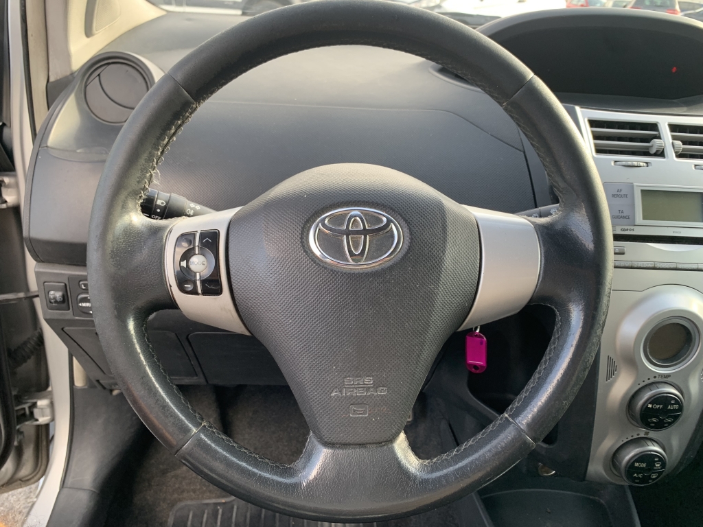 TOYOTA YARIS 1.4 D4D 90CV AUT TOYOTA YARIS 1.4 D4D 90CV AUT