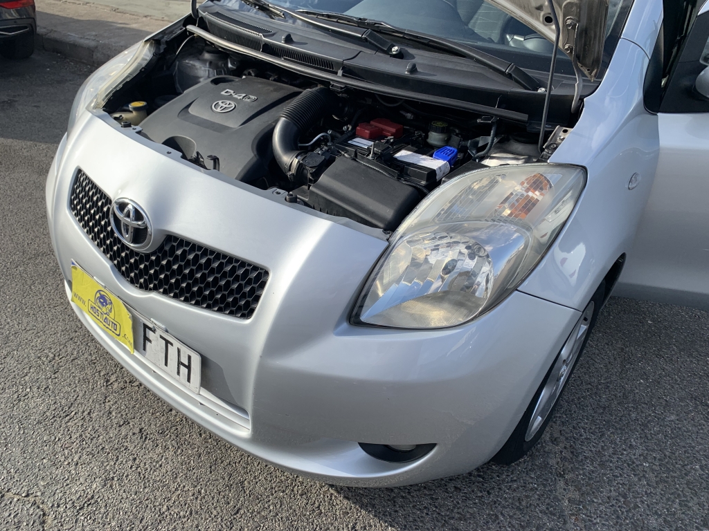 TOYOTA YARIS 1.4 D4D 90CV AUT TOYOTA YARIS 1.4 D4D 90CV AUT