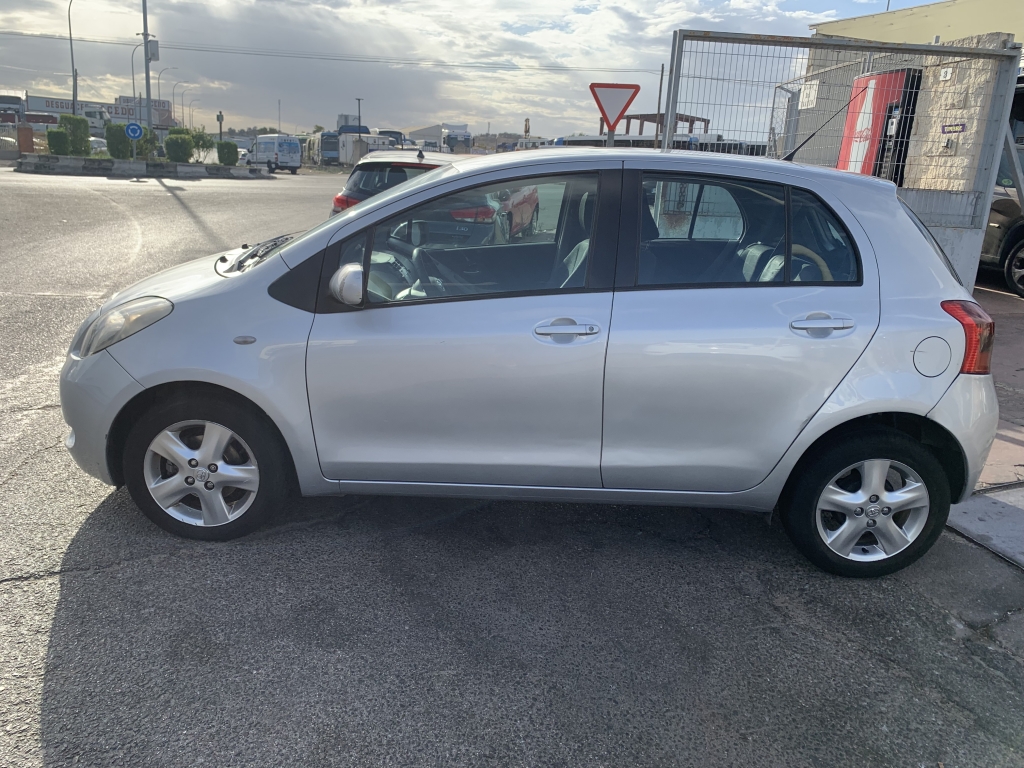 TOYOTA YARIS 1.4 D4D 90CV AUT TOYOTA YARIS 1.4 D4D 90CV AUT