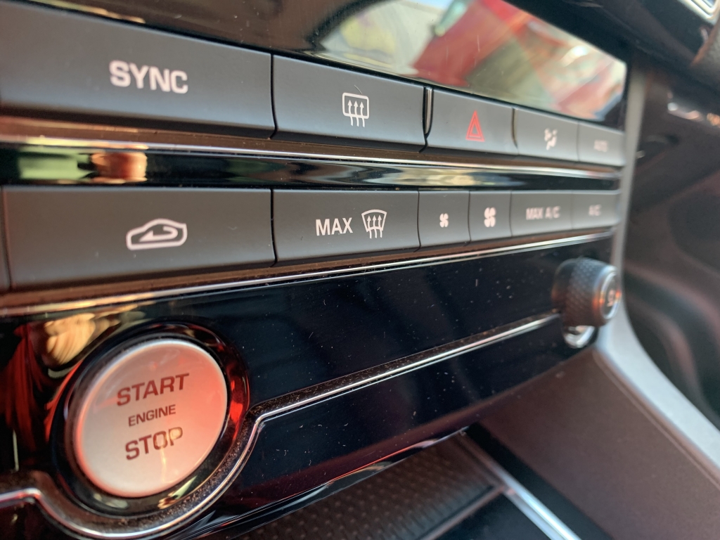 JAGUAR F-PACE 2.0 D 180CV AUT JAGUAR F-PACE 2.0 D 180CV AUT