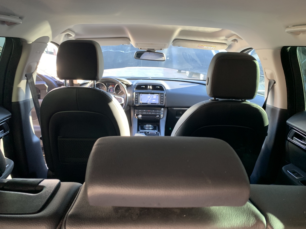 JAGUAR F-PACE 2.0 D 180CV AUT JAGUAR F-PACE 2.0 D 180CV AUT