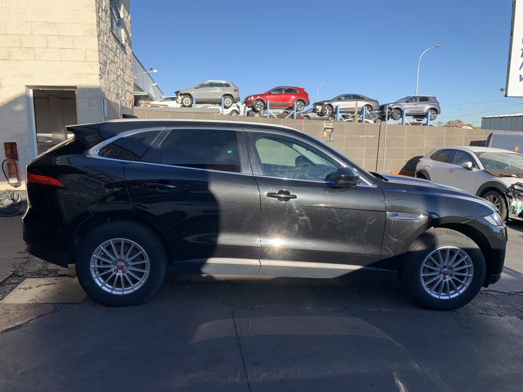 JAGUAR F-PACE 2.0 D 180CV AUT JAGUAR F-PACE 2.0 D 180CV AUT