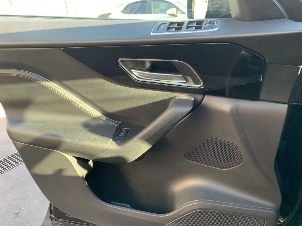 JAGUAR F-PACE 2.0 D 180CV AUT JAGUAR F-PACE 2.0 D 180CV AUT