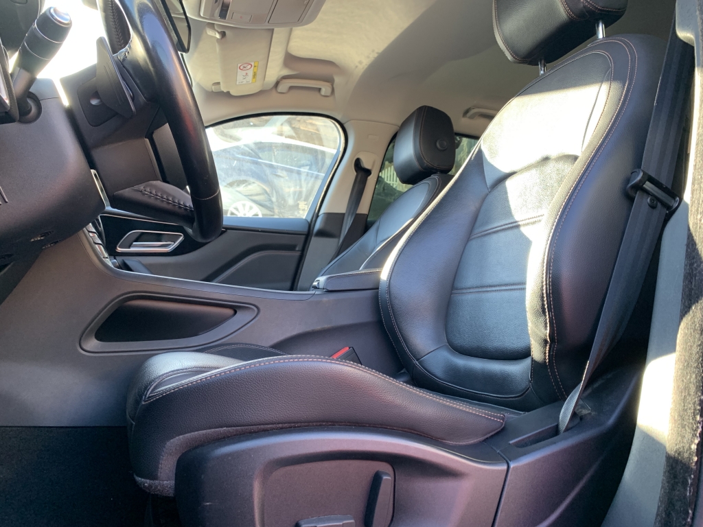 JAGUAR F-PACE 2.0 D 180CV AUT JAGUAR F-PACE 2.0 D 180CV AUT