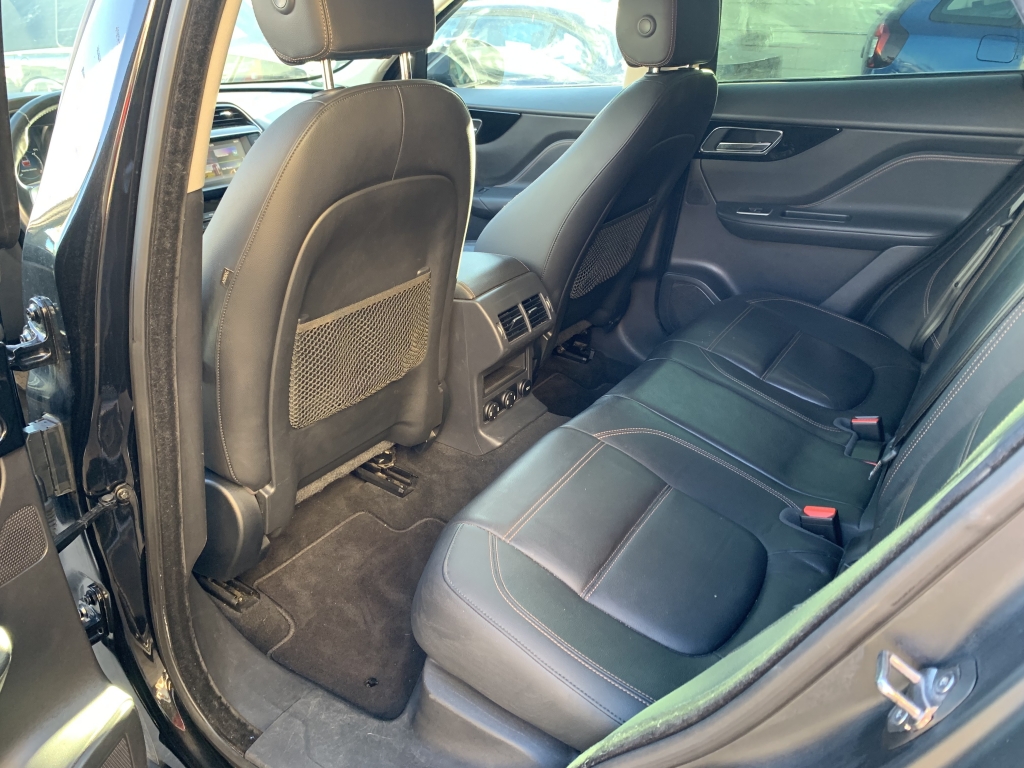JAGUAR F-PACE 2.0 D 180CV AUT JAGUAR F-PACE 2.0 D 180CV AUT