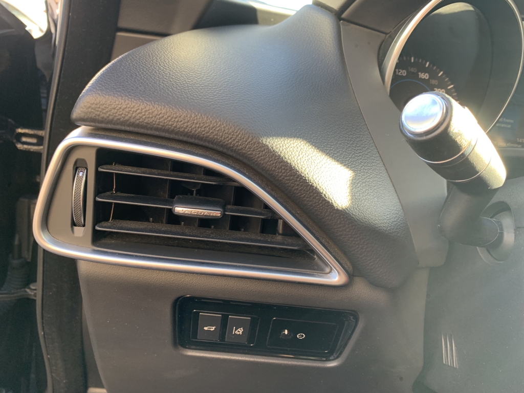 JAGUAR F-PACE 2.0 D 180CV AUT JAGUAR F-PACE 2.0 D 180CV AUT