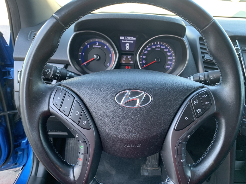 HYUNDAI I-30 GO 1.6 CRD 110CV HYUNDAI I-30 GO 1.6 CRD 110CV