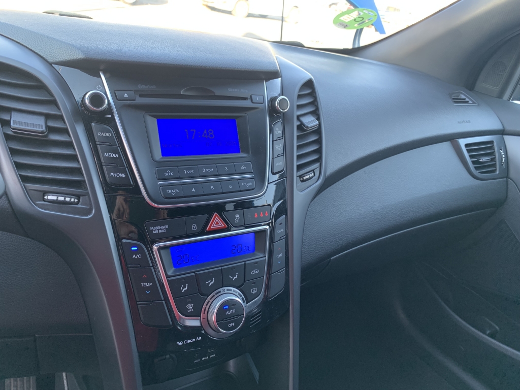 HYUNDAI I-30 GO 1.6 CRD 110CV HYUNDAI I-30 GO 1.6 CRD 110CV