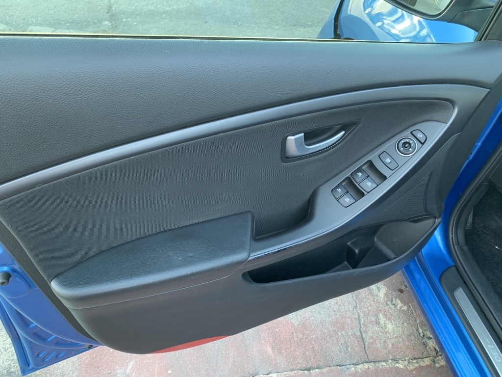 HYUNDAI I-30 GO 1.6 CRD 110CV HYUNDAI I-30 GO 1.6 CRD 110CV