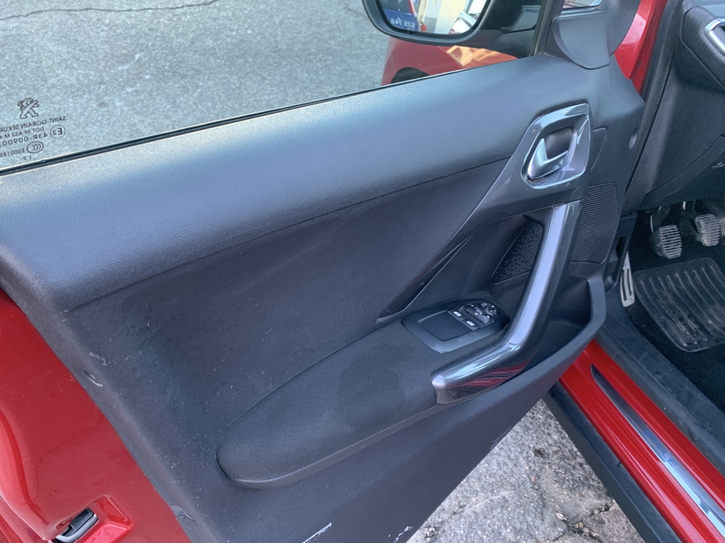 PEUGEOT 2008 1.6 HDI 100CV PEUGEOT 2008 1.6 HDI 100CV