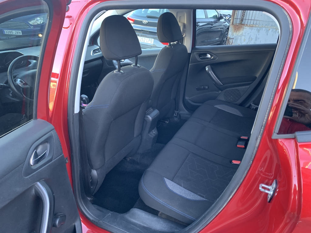 PEUGEOT 2008 1.6 HDI 100CV PEUGEOT 2008 1.6 HDI 100CV