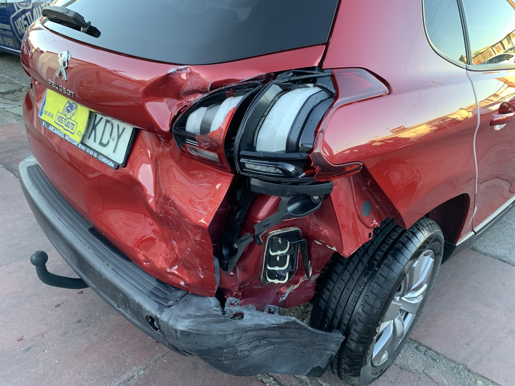 PEUGEOT 2008 1.6 HDI 100CV PEUGEOT 2008 1.6 HDI 100CV