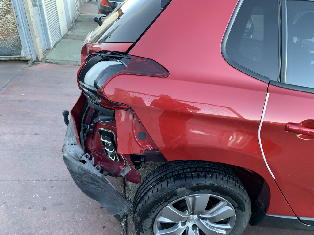 PEUGEOT 2008 1.6 HDI 100CV PEUGEOT 2008 1.6 HDI 100CV