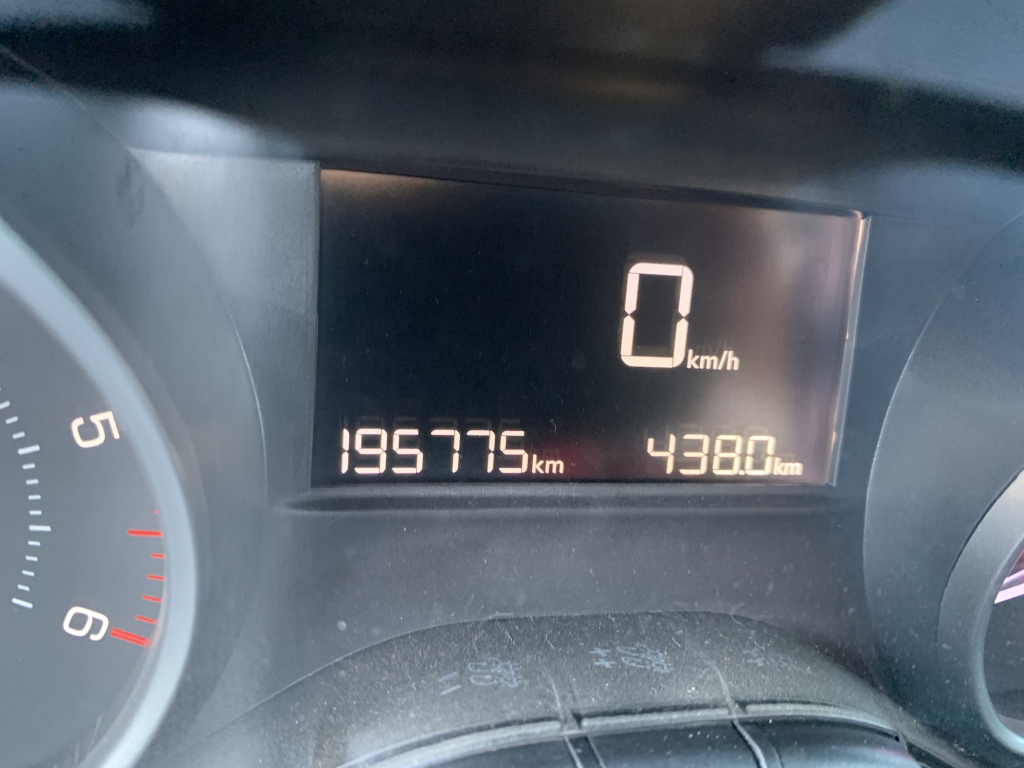 PEUGEOT 2008 1.6 HDI 100CV PEUGEOT 2008 1.6 HDI 100CV