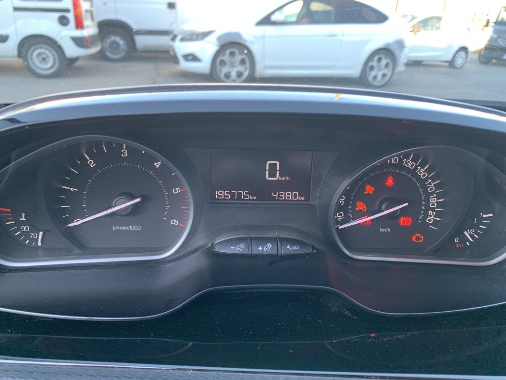 PEUGEOT 2008 1.6 HDI 100CV PEUGEOT 2008 1.6 HDI 100CV