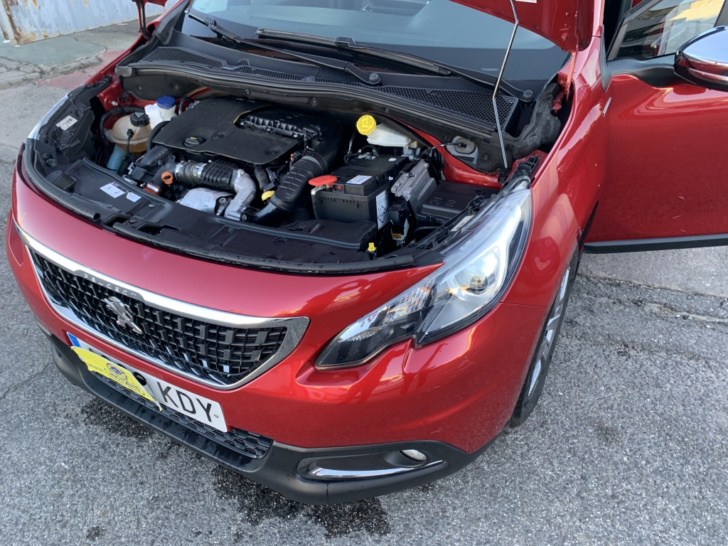 PEUGEOT 2008 1.6 HDI 100CV PEUGEOT 2008 1.6 HDI 100CV