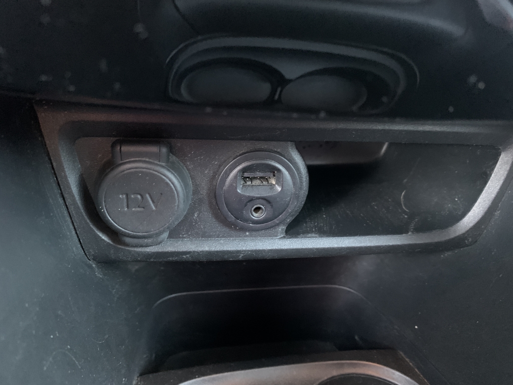 PEUGEOT 2008 1.6 HDI 100CV PEUGEOT 2008 1.6 HDI 100CV