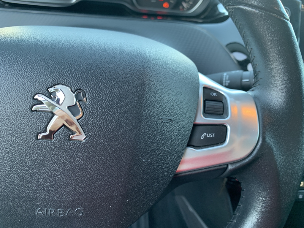 PEUGEOT 2008 1.6 HDI 100CV PEUGEOT 2008 1.6 HDI 100CV