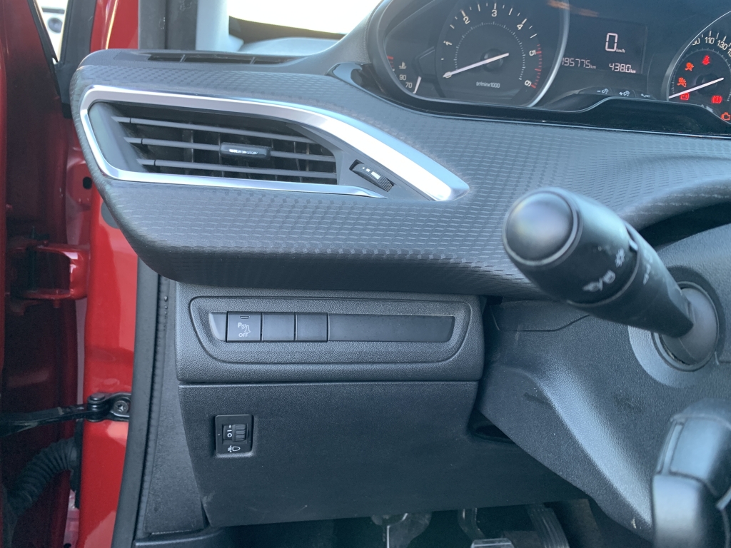 PEUGEOT 2008 1.6 HDI 100CV PEUGEOT 2008 1.6 HDI 100CV