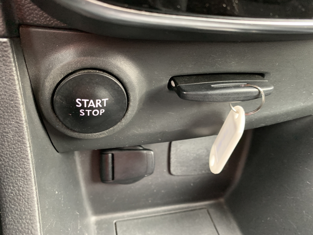 RENAULT CLIO LIMITED 900CC INY 90CV RENAULT CLIO LIMITED 900CC INY 90CV