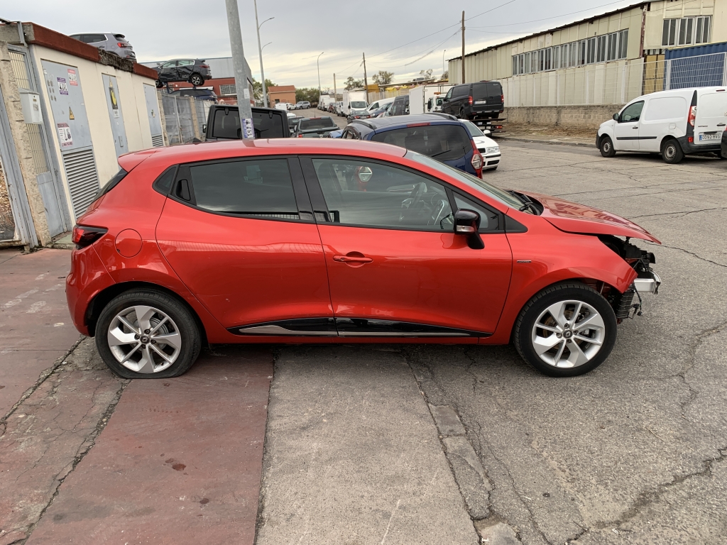 RENAULT CLIO LIMITED 900CC INY 90CV RENAULT CLIO LIMITED 900CC INY 90CV