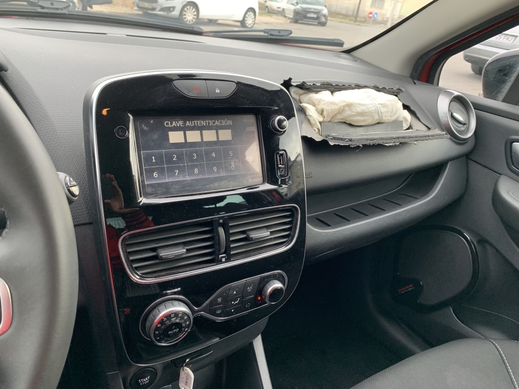 RENAULT CLIO LIMITED 900CC INY 90CV RENAULT CLIO LIMITED 900CC INY 90CV