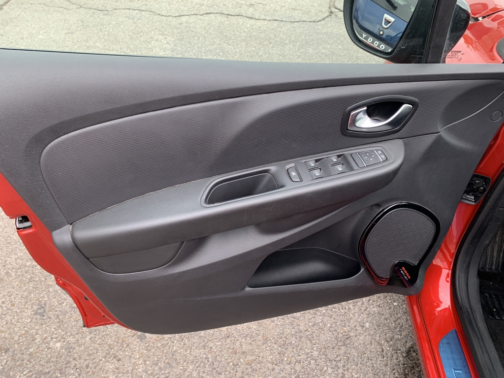 RENAULT CLIO LIMITED 900CC INY 90CV RENAULT CLIO LIMITED 900CC INY 90CV